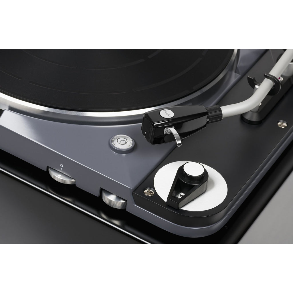 Thorens TD 124 DD turntable detail