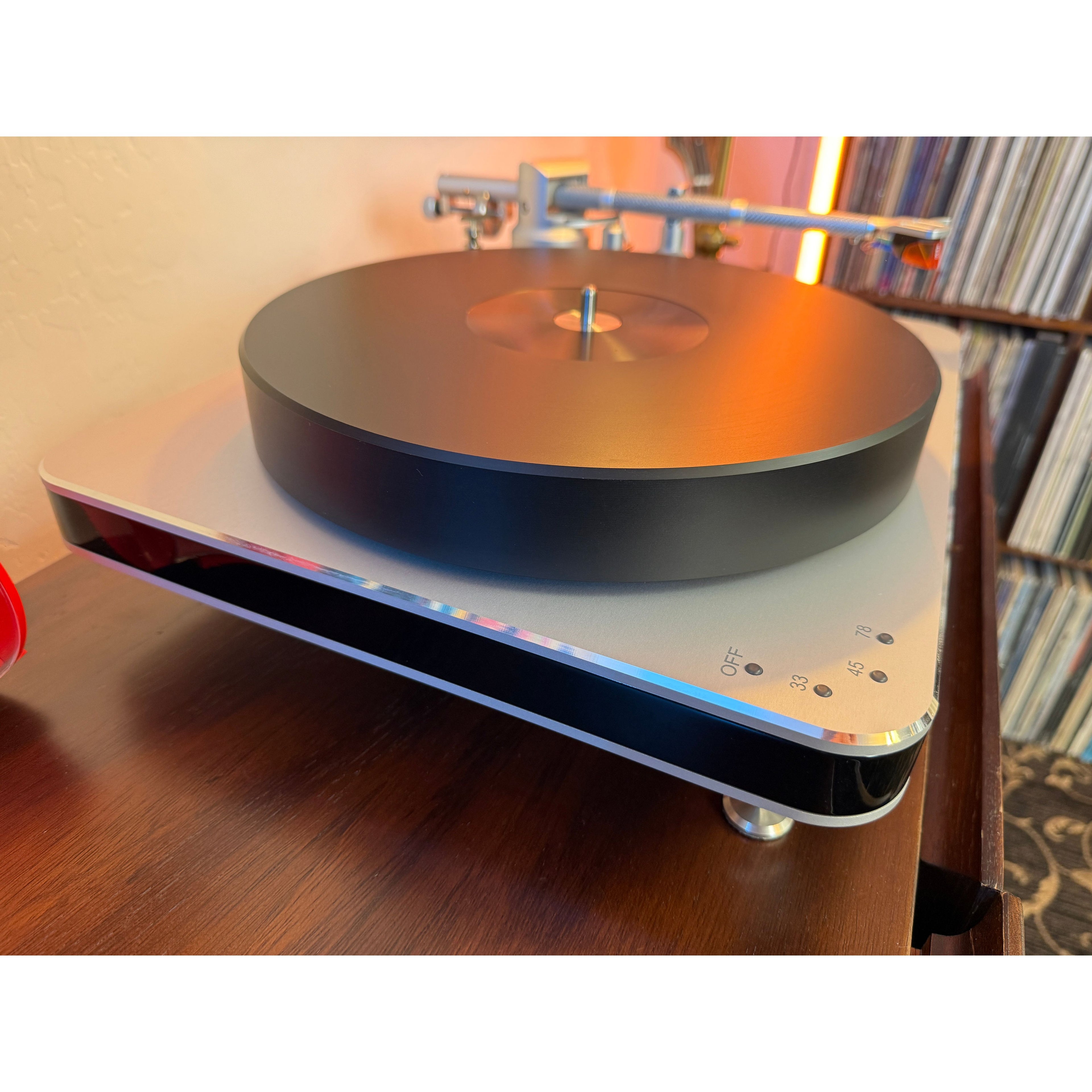 Clearaudio Ovation Turntable with Universal Carbon Fiber Tonearm